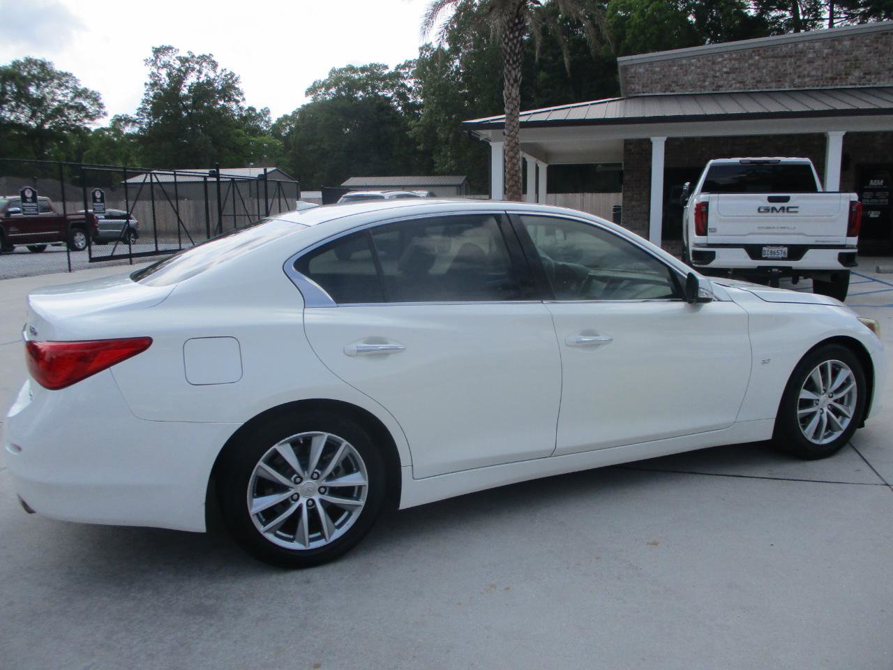Used 2014 INFINITI Q50 Premium w/ Moonroof Package image 7