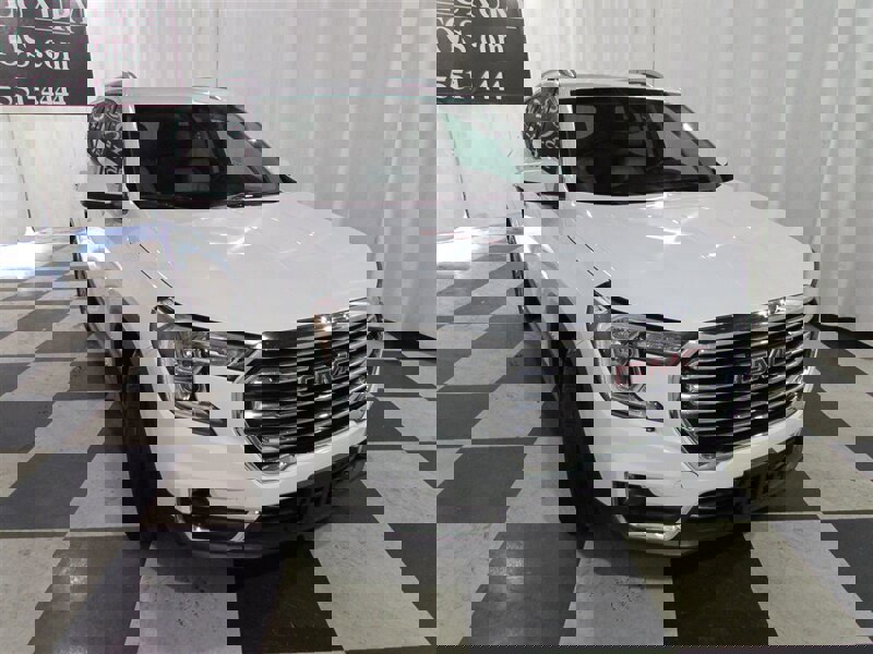 Used 2023 GMC Terrain SLT image 3