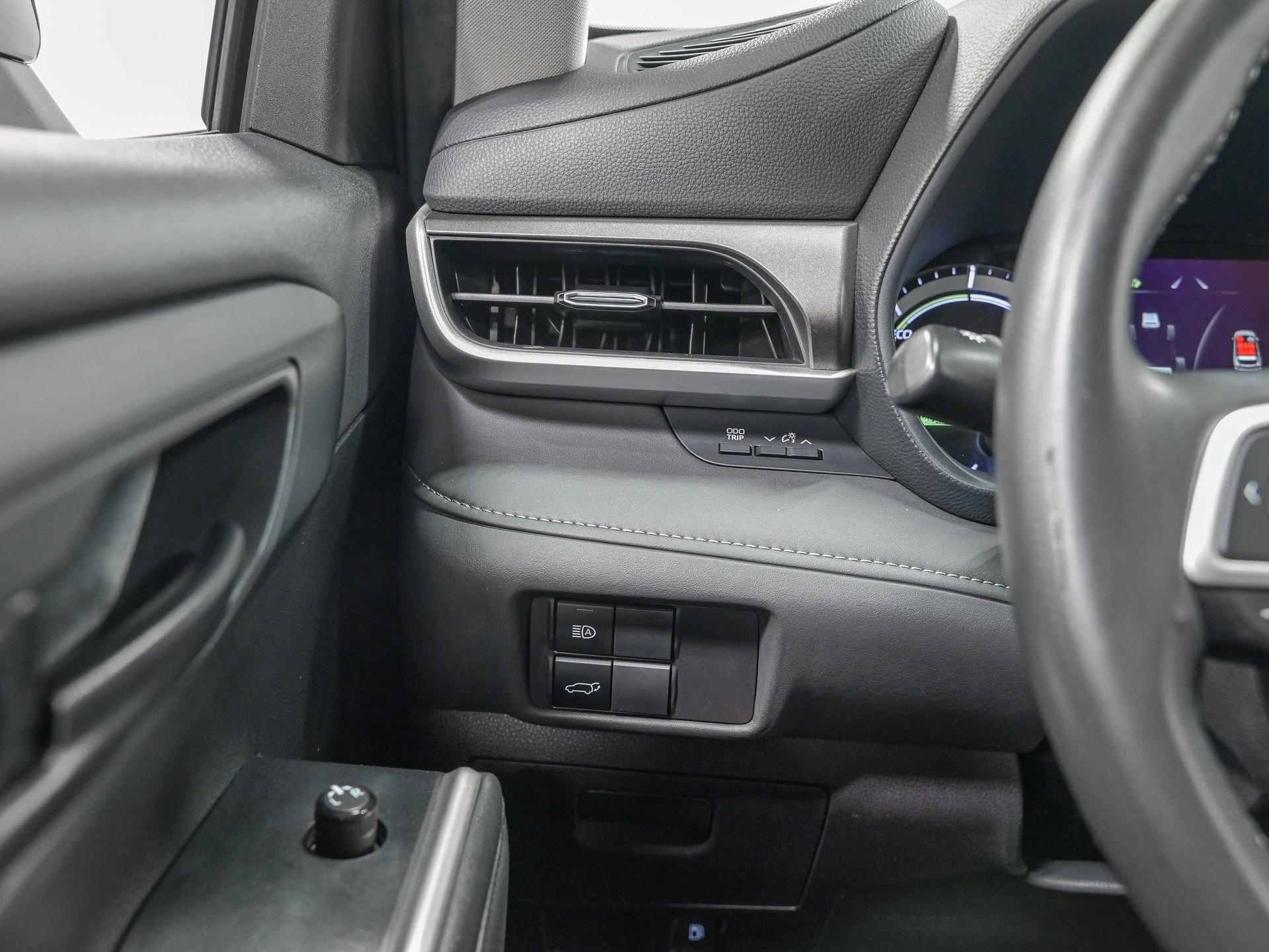 Used 2023 Toyota Highlander LE AWD/4WD image 18