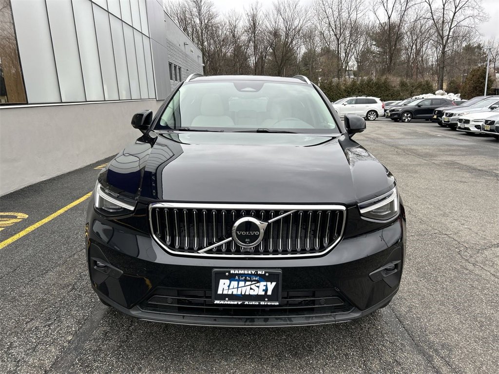 New 2025 Volvo XC40 B5 Plus w/ Climate Package image 3