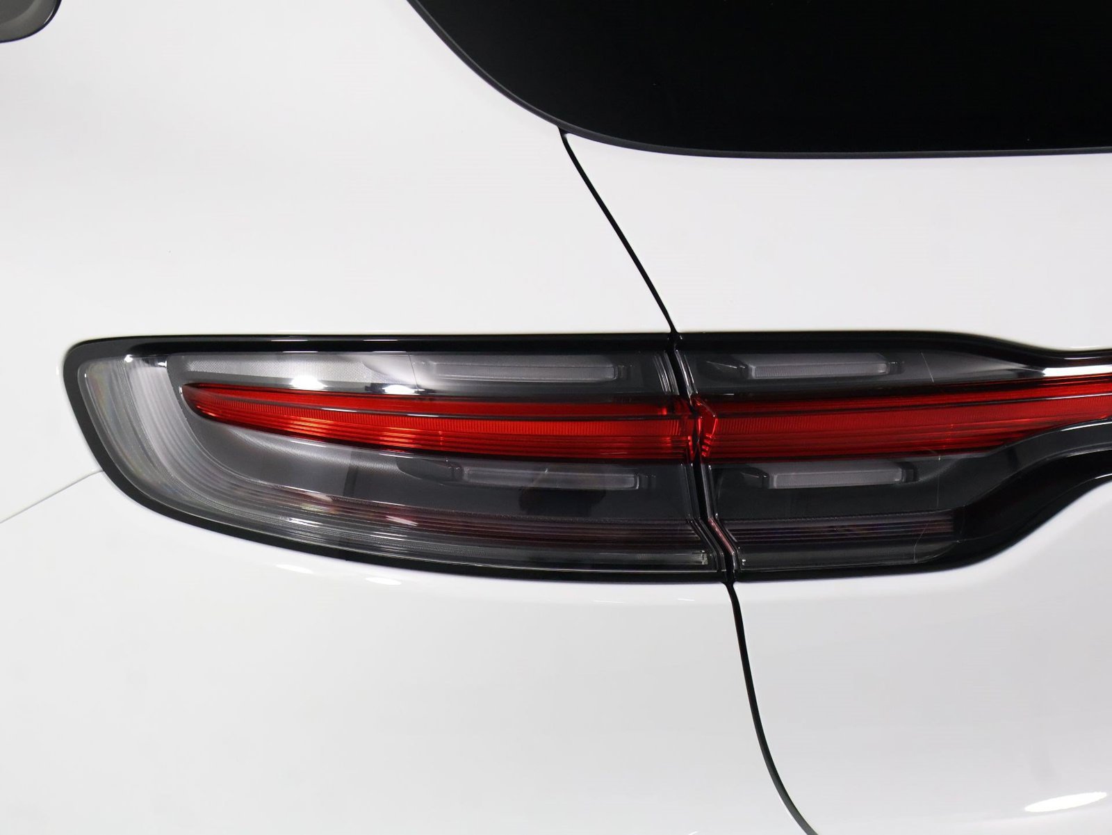 Certified 2026 Porsche Macan AWD/4WD image 21