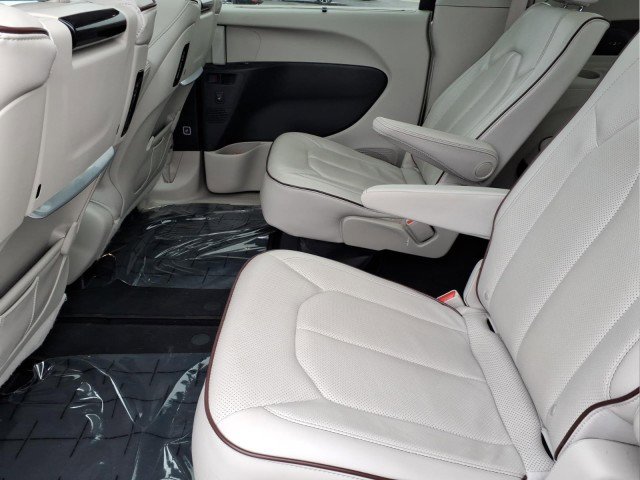 Used 2017 Chrysler Pacifica Limited w/ UConnect Theater Package image 12