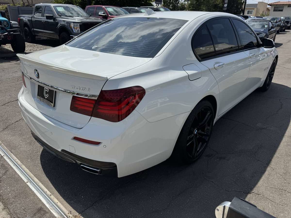 Used 2014 BMW 740i image 7