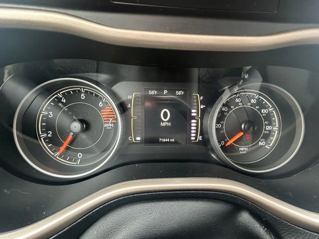 Used 2016 Jeep Cherokee Sport FWD image 6