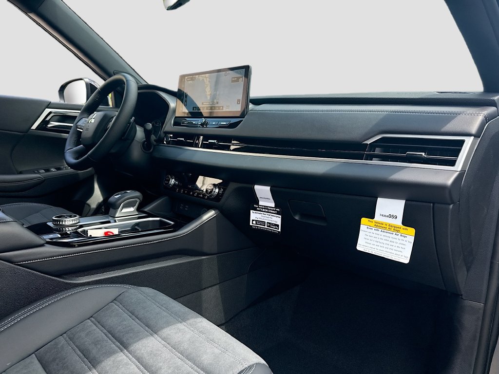 New 2026 Mitsubishi Outlander LE FWD image 32