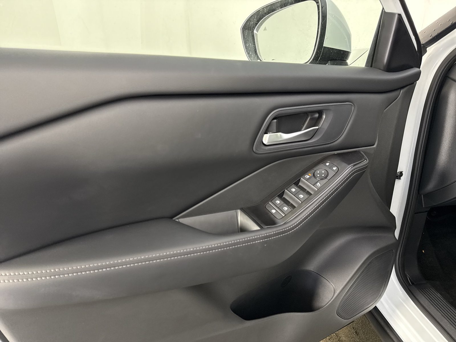 New 2026 Nissan Rogue SV w/ Cold Weather Package AWD/4WD image 19