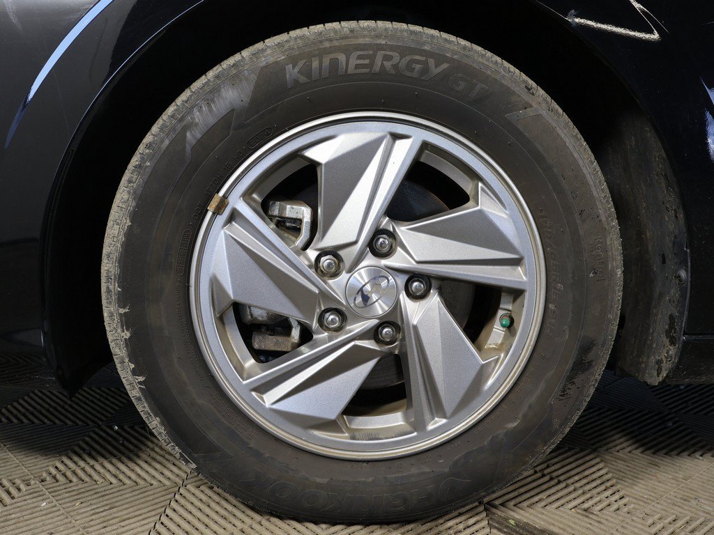Certified 2025 Hyundai Elantra SE FWD image 17