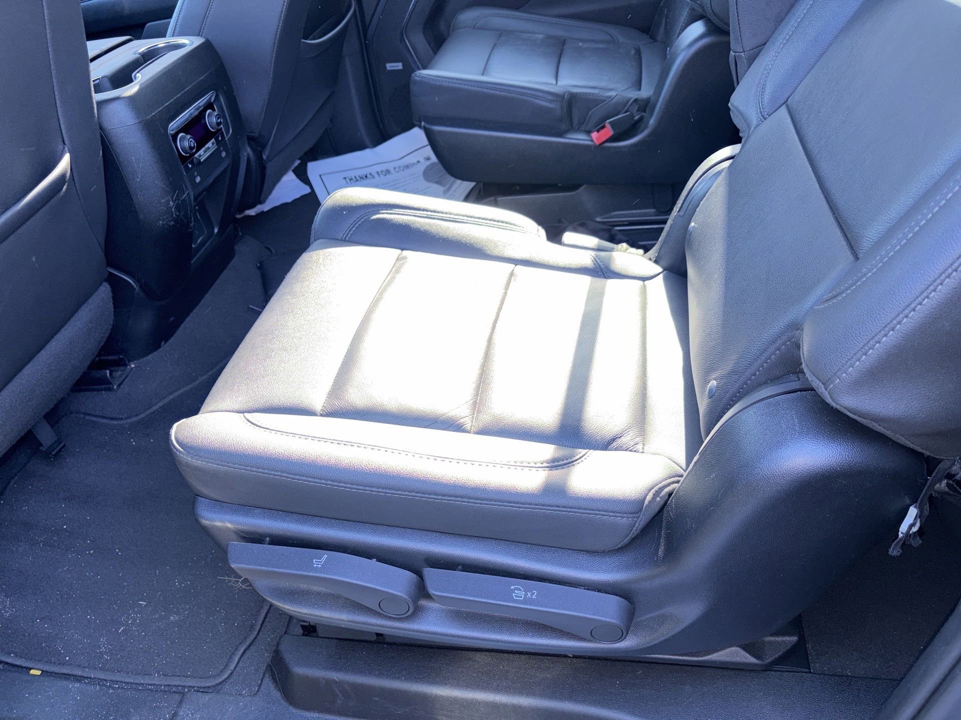 Used 2023 Chevrolet Suburban LT w/ Luxury Package image 7