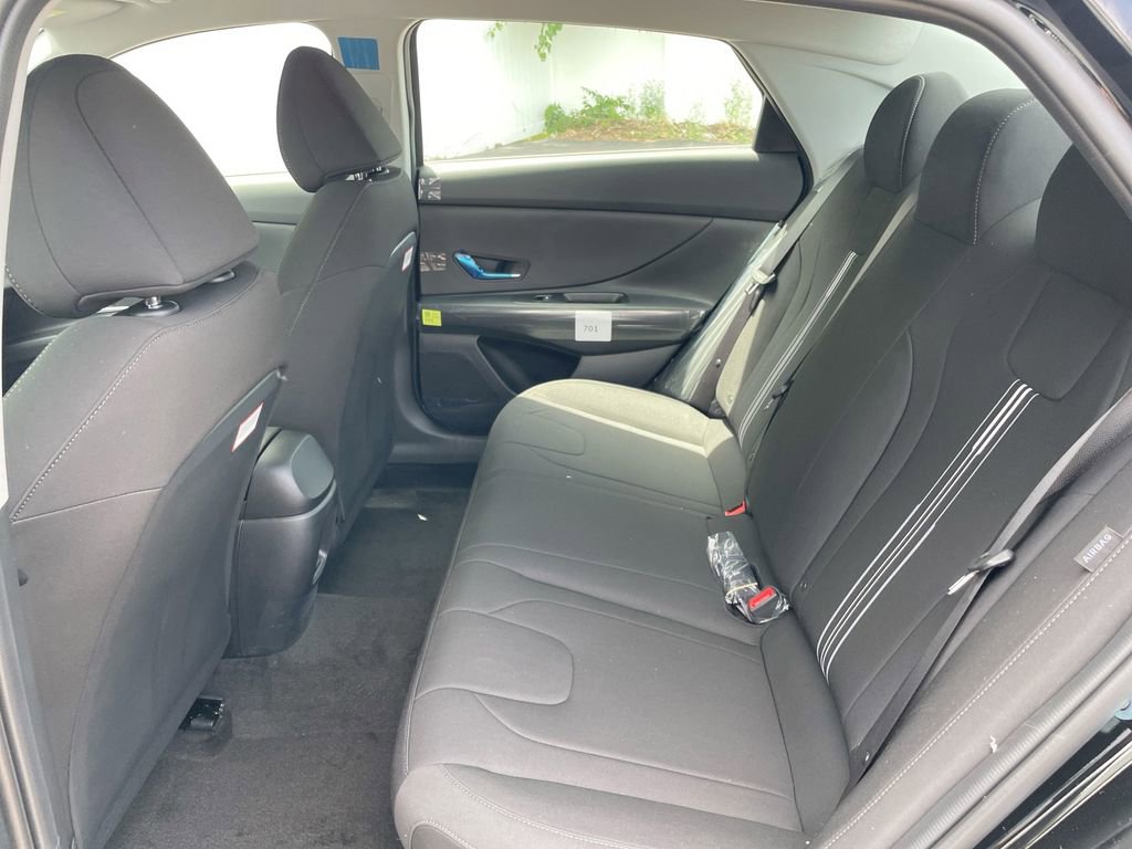 Used 2025 Hyundai Elantra Blue image 47