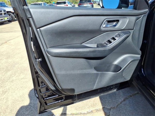 Used 2024 Nissan Rogue SV image 19