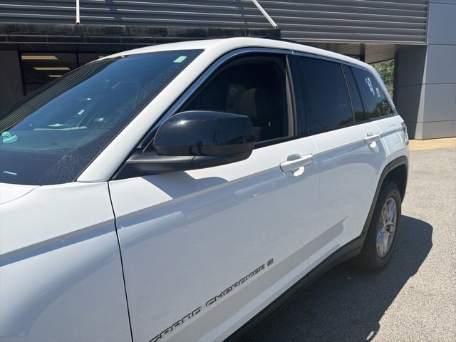 Used 2024 Jeep Grand Cherokee Laredo X image 11