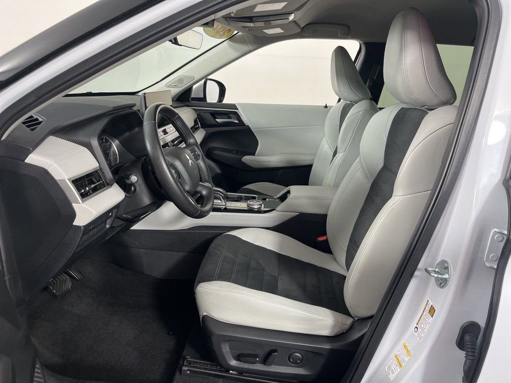 Used 2025 Mitsubishi Outlander SE image 22