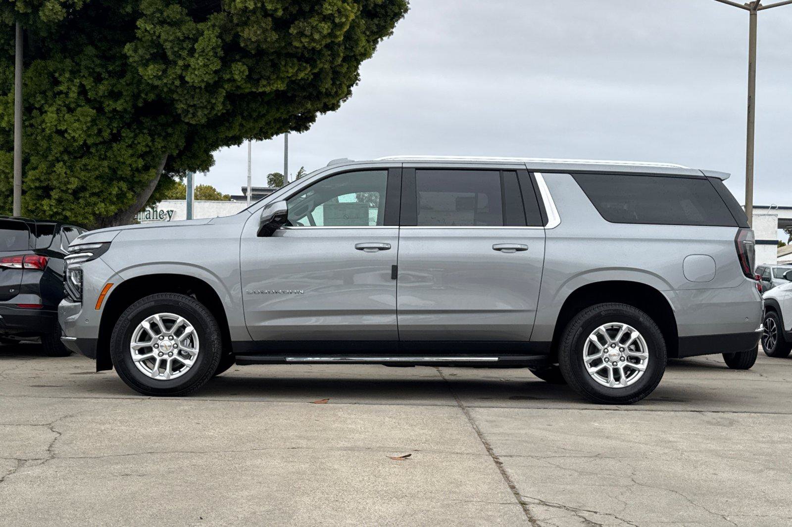 New 2026 Chevrolet Suburban LT w/ Comfort Package AWD/4WD image 12