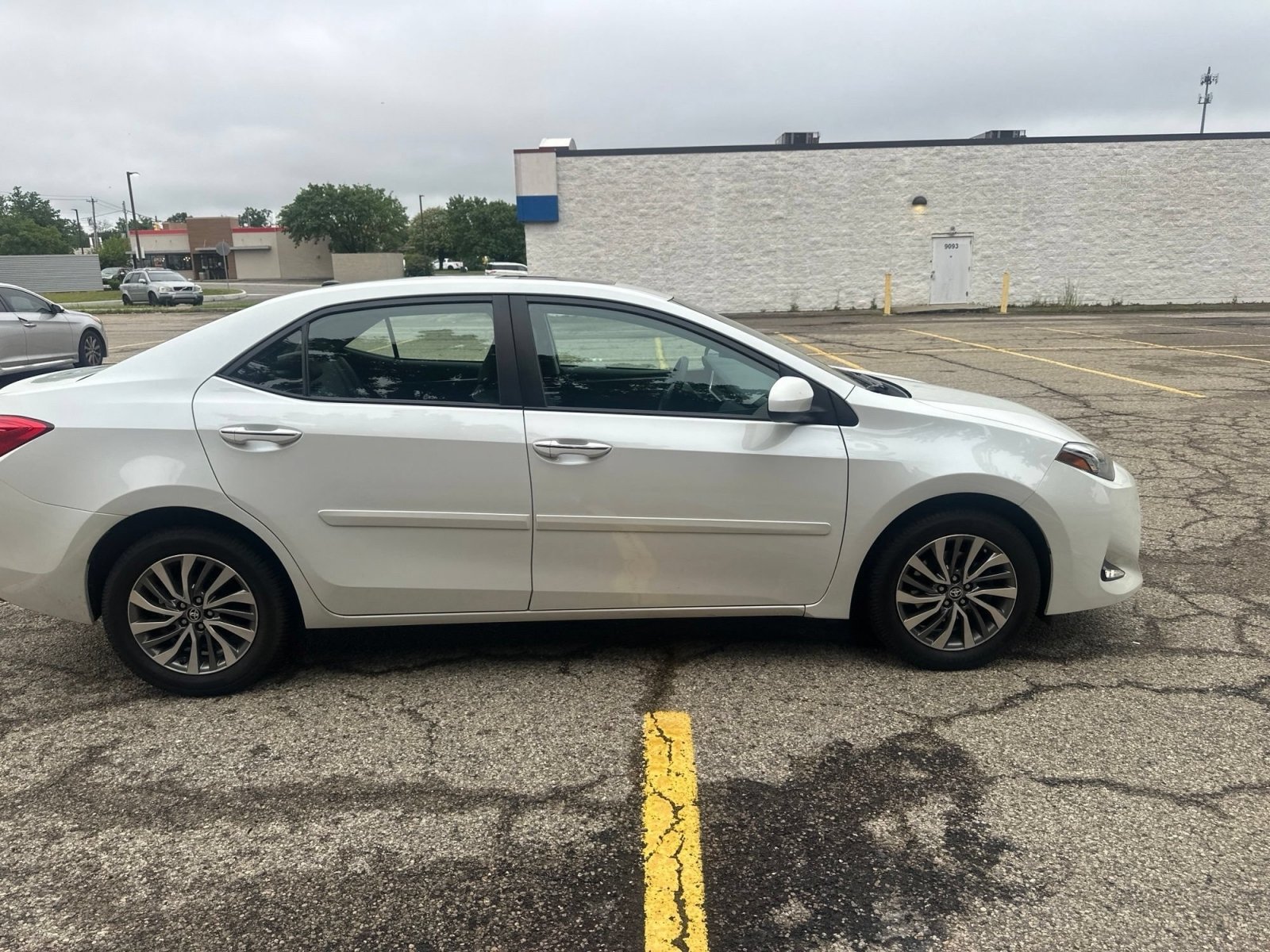 Used 2017 Toyota Corolla XLE w/ Body Protection Package FWD image 15