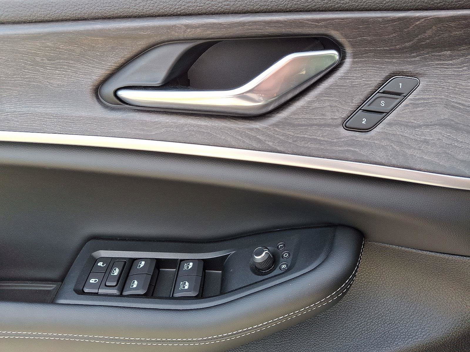 New 2025 Jeep Grand Cherokee L Limited w/ Black Appearance Package image 10