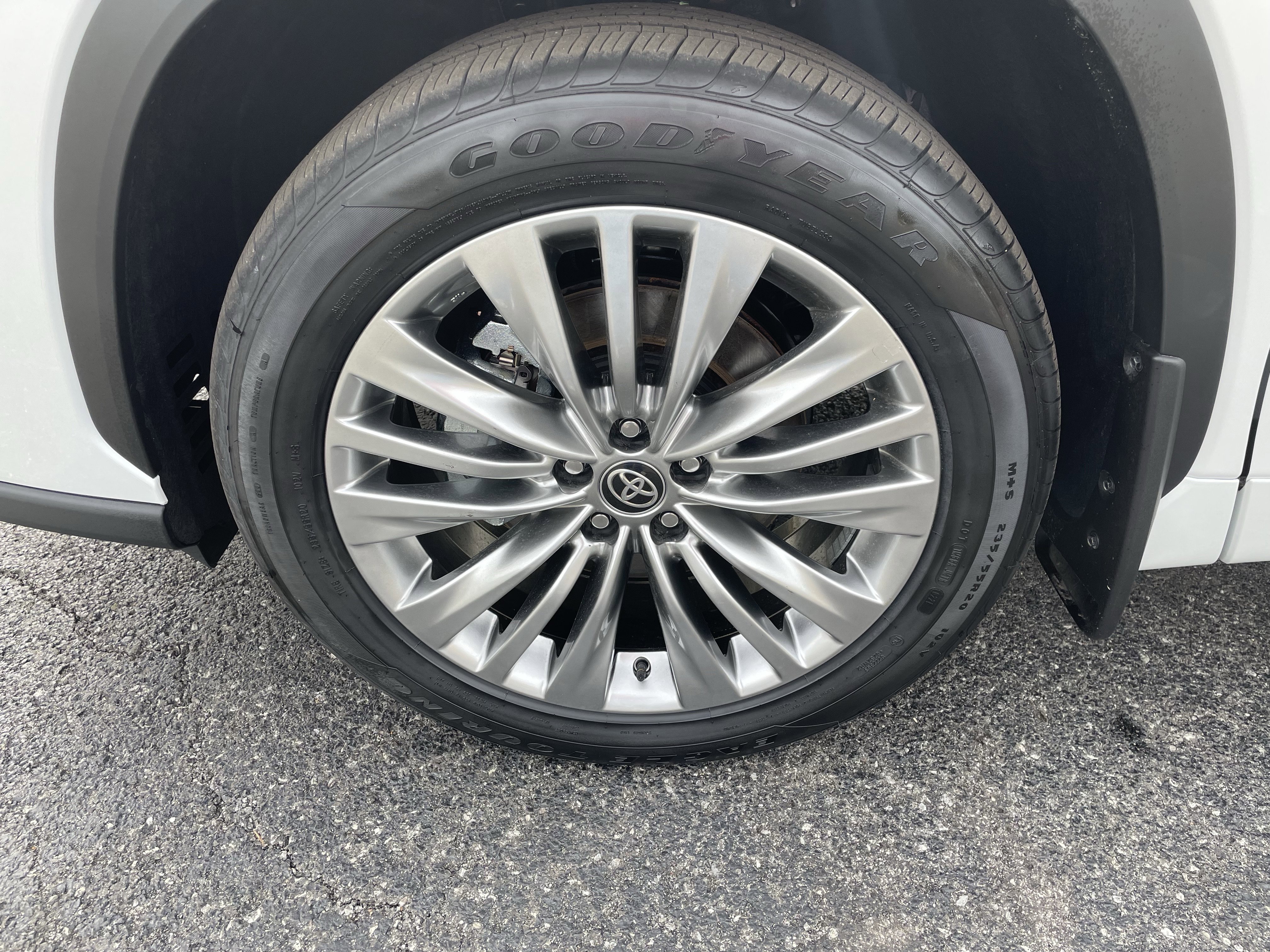 New 2026 Toyota Highlander Platinum image 32