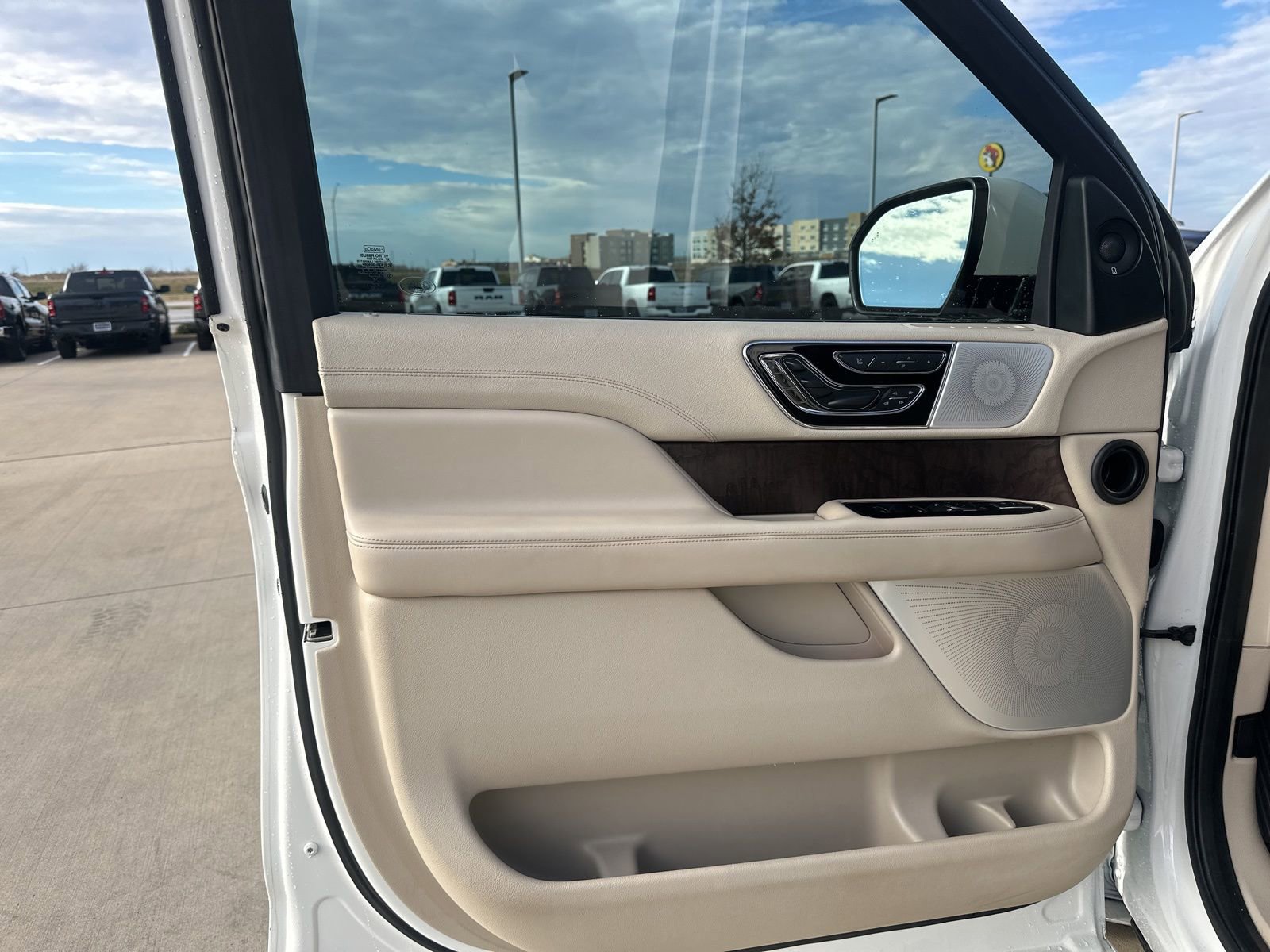 Used 2020 Lincoln Navigator Reserve w/ Equipment Group 208A Reserve image 10