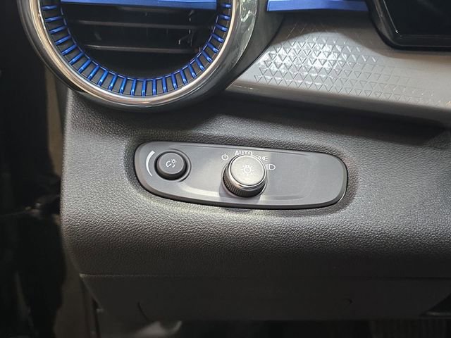 Used 2024 Chevrolet Trax LT w/ Driver Confidence Package image 28