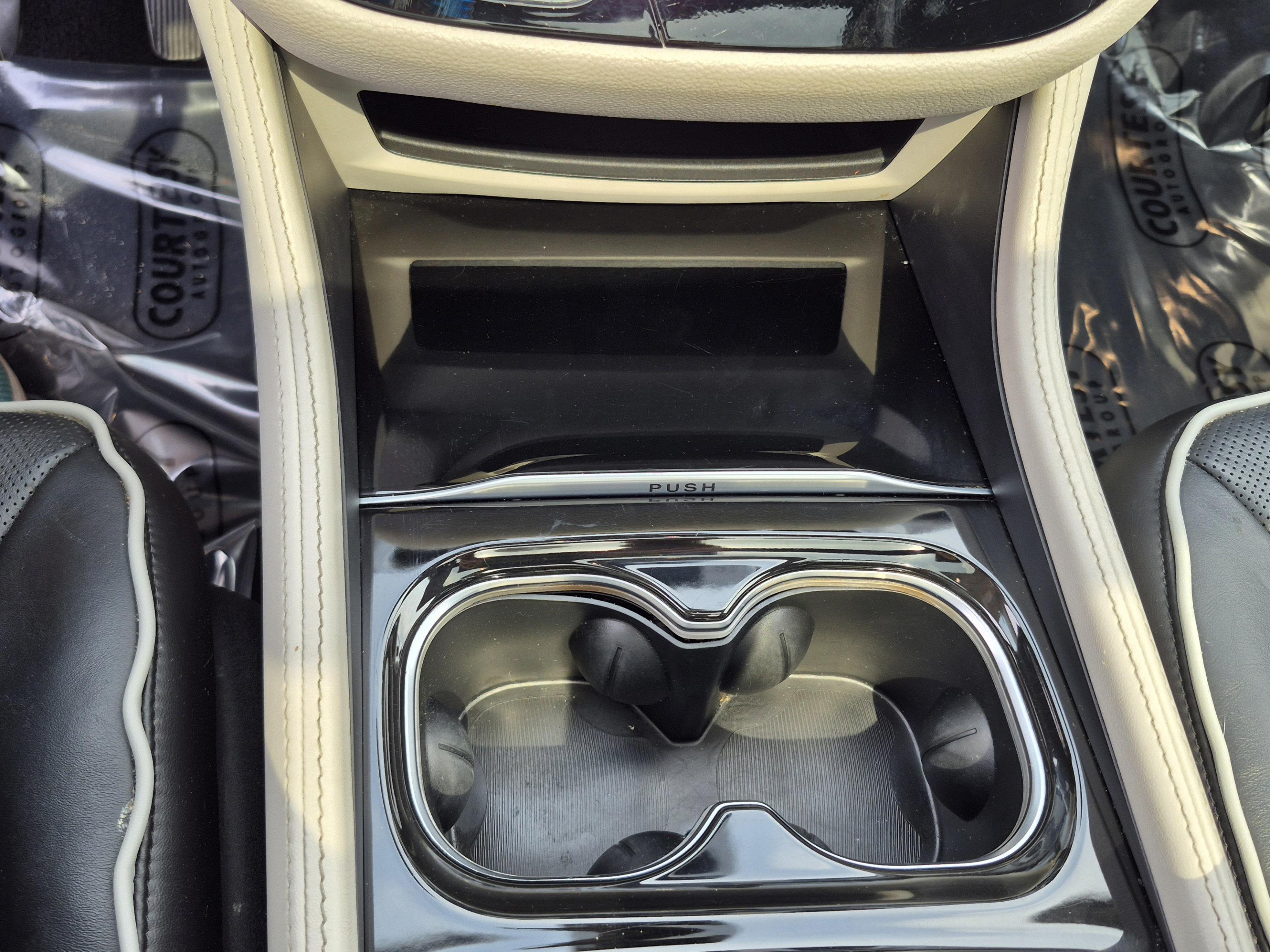 Used 2023 Chrysler Pacifica Limited FWD image 29