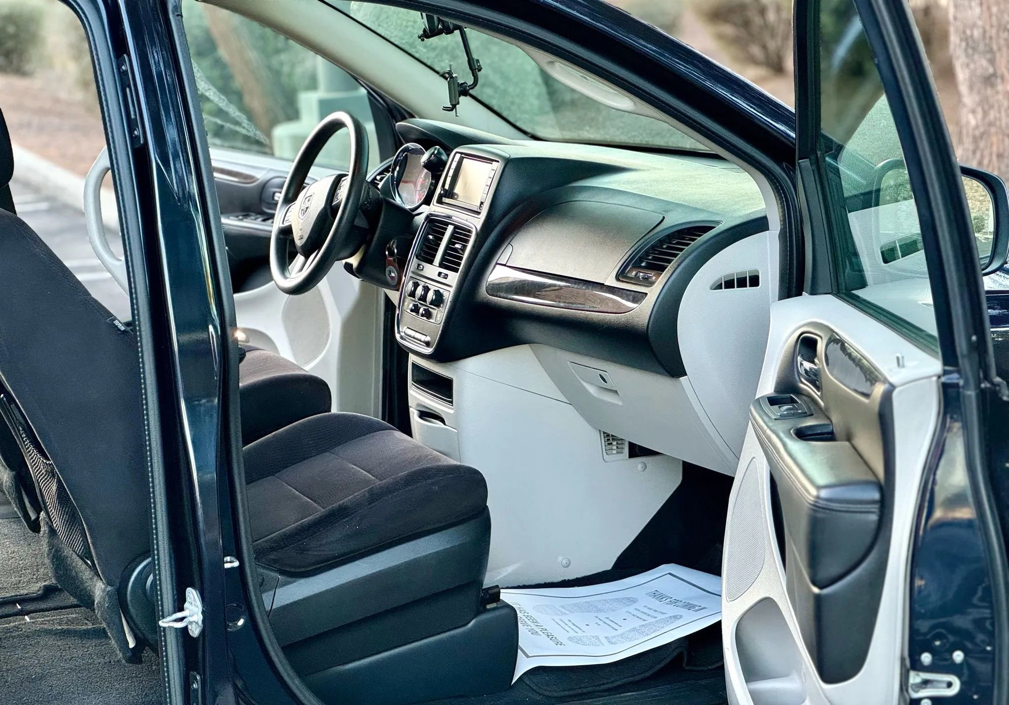 Used 2011 Dodge Grand Caravan Mainstreet image 10