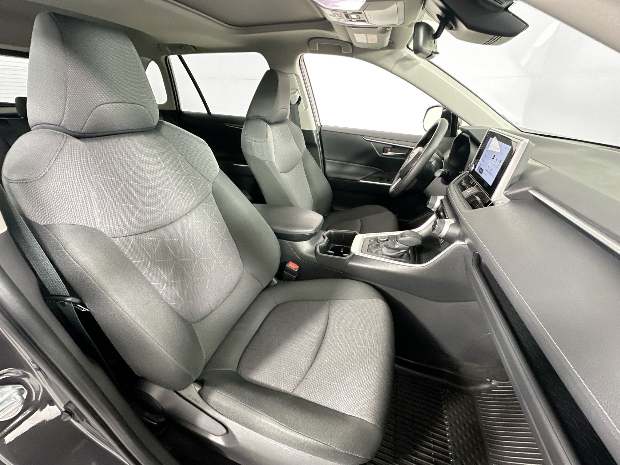 Used 2025 Toyota RAV4 XLE w/ Convenience Package AWD/4WD image 27
