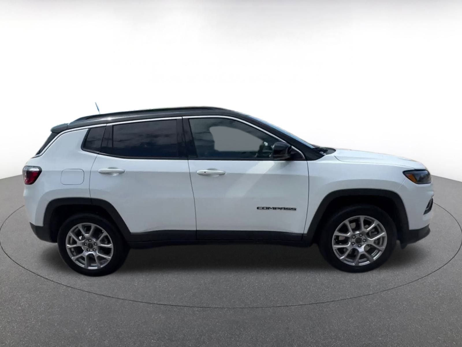 Used 2025 Jeep Compass Limited image 16