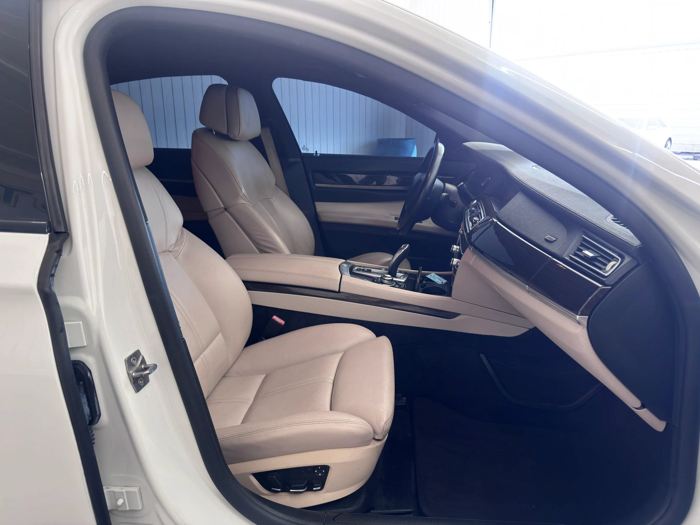 Used 2011 BMW 750i RWD image 9
