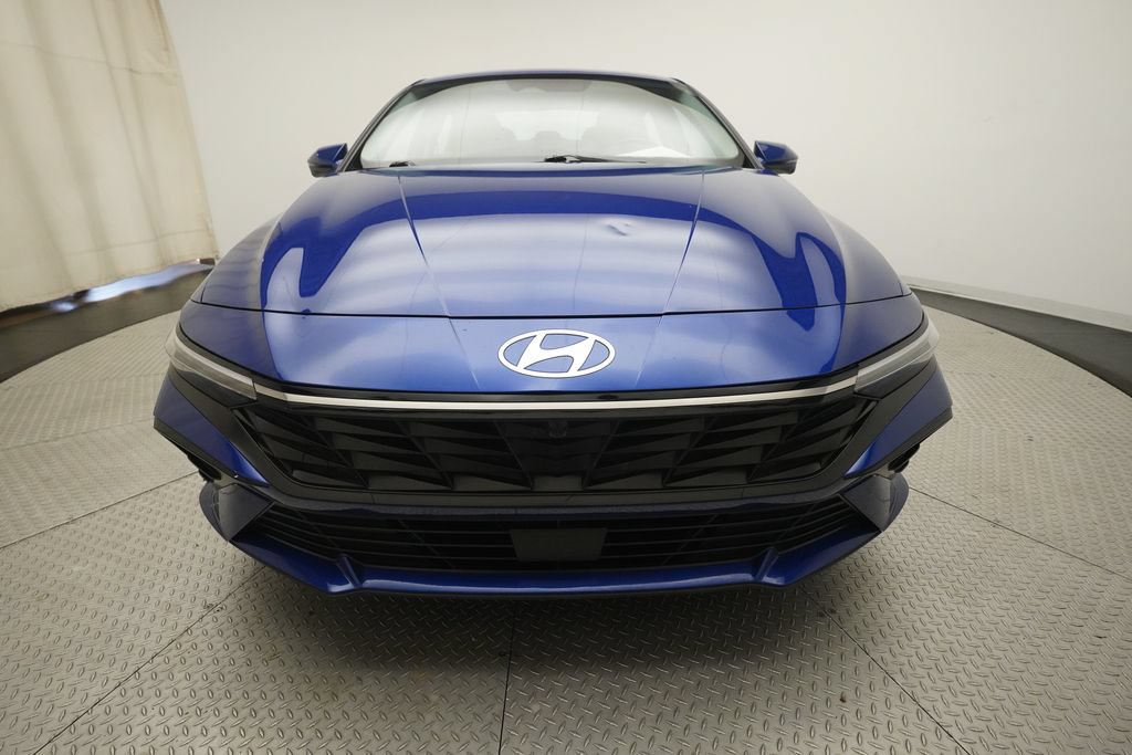 Used 2024 Hyundai Elantra Limited FWD image 11