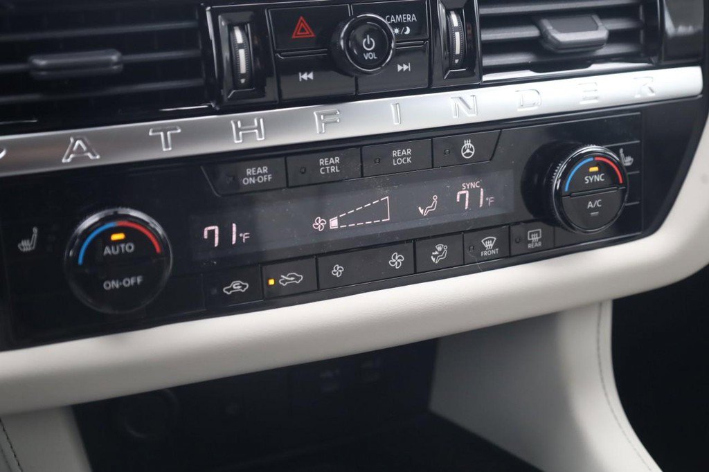 New 2026 Nissan Pathfinder SL image 16