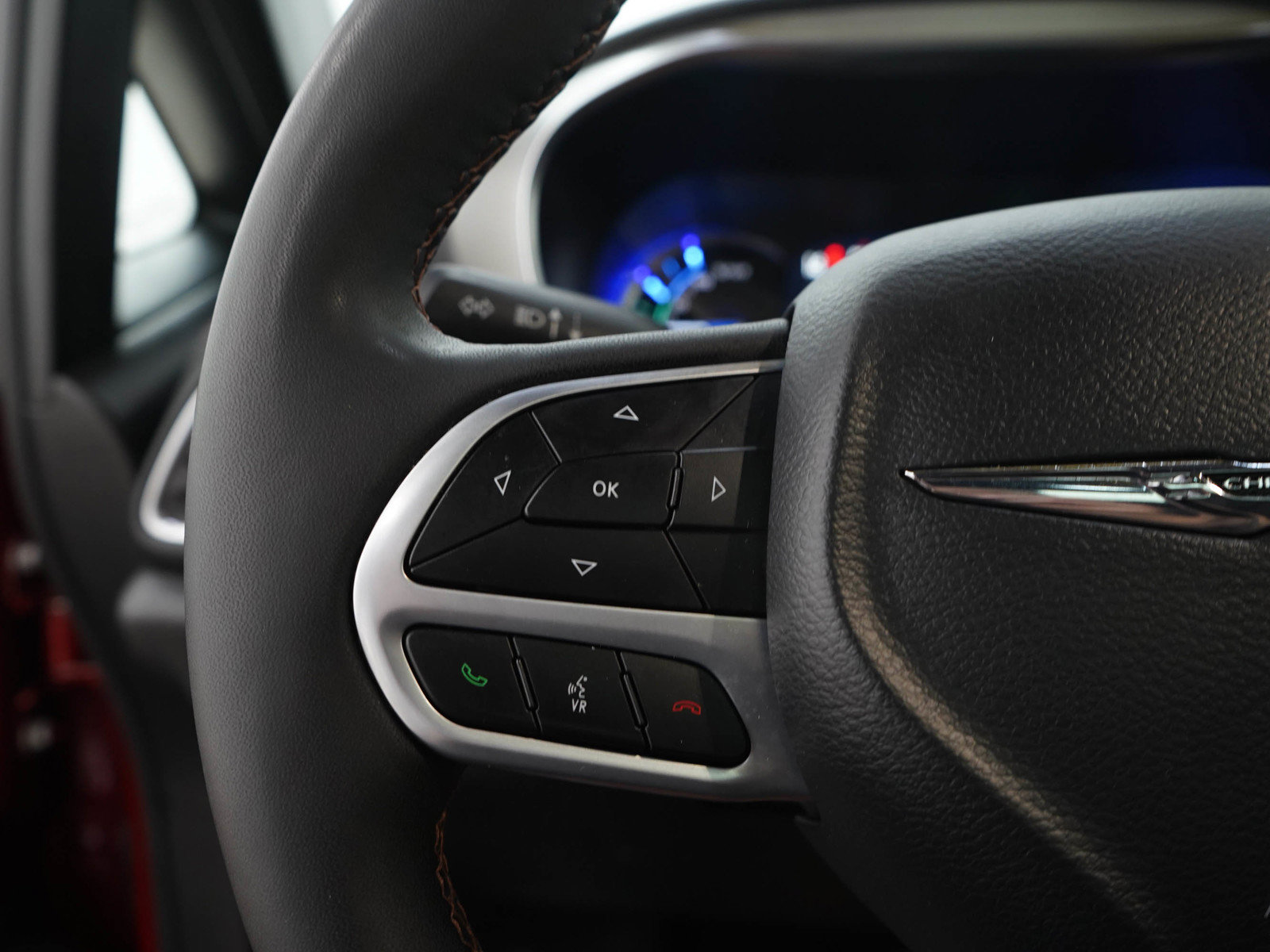 Used 2025 Chrysler Pacifica Pinnacle FWD image 27