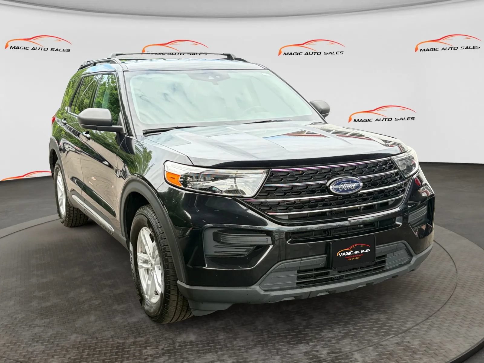 Used 2021 Ford Explorer XLT AWD/4WD image 5