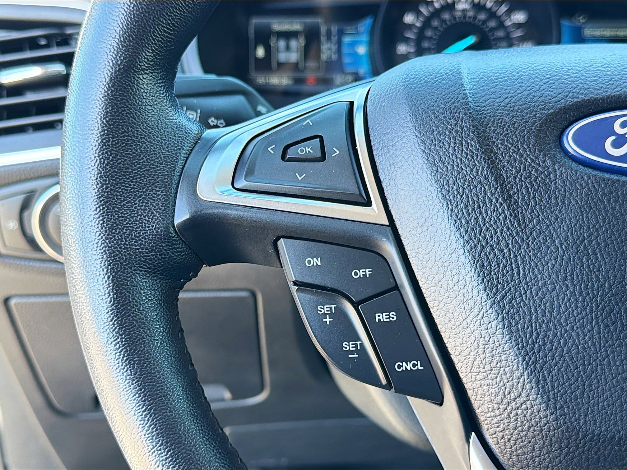 Used 2023 Ford Edge Titanium image 32