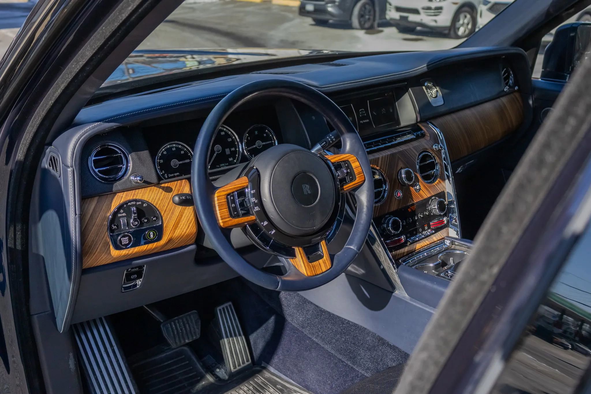Used 2019 Rolls-Royce Cullinan Sport Utility 4D image 40
