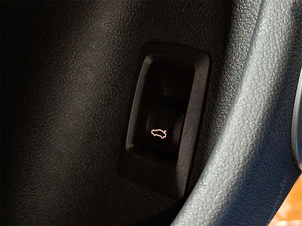 Used 2025 BMW i4 xDrive40i image 25