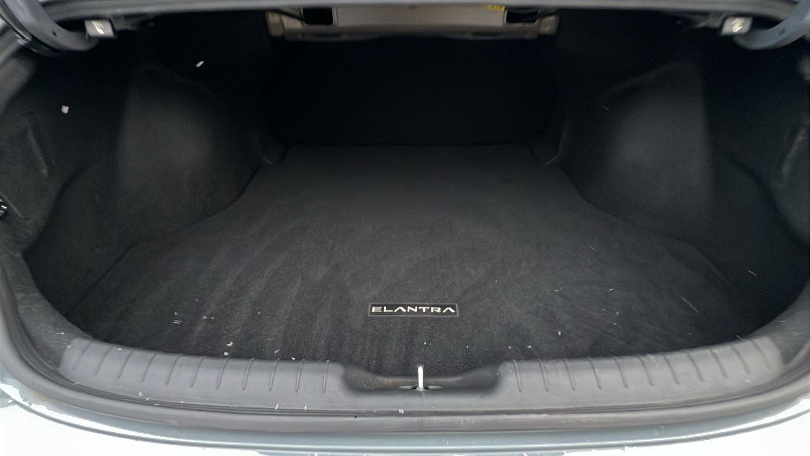 Used 2021 Hyundai Elantra SEL w/ Convenience Package image 16