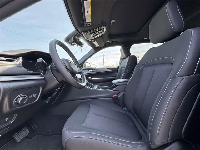 New 2025 Jeep Grand Cherokee L Laredo w/ Luxury Tech Group I image 18