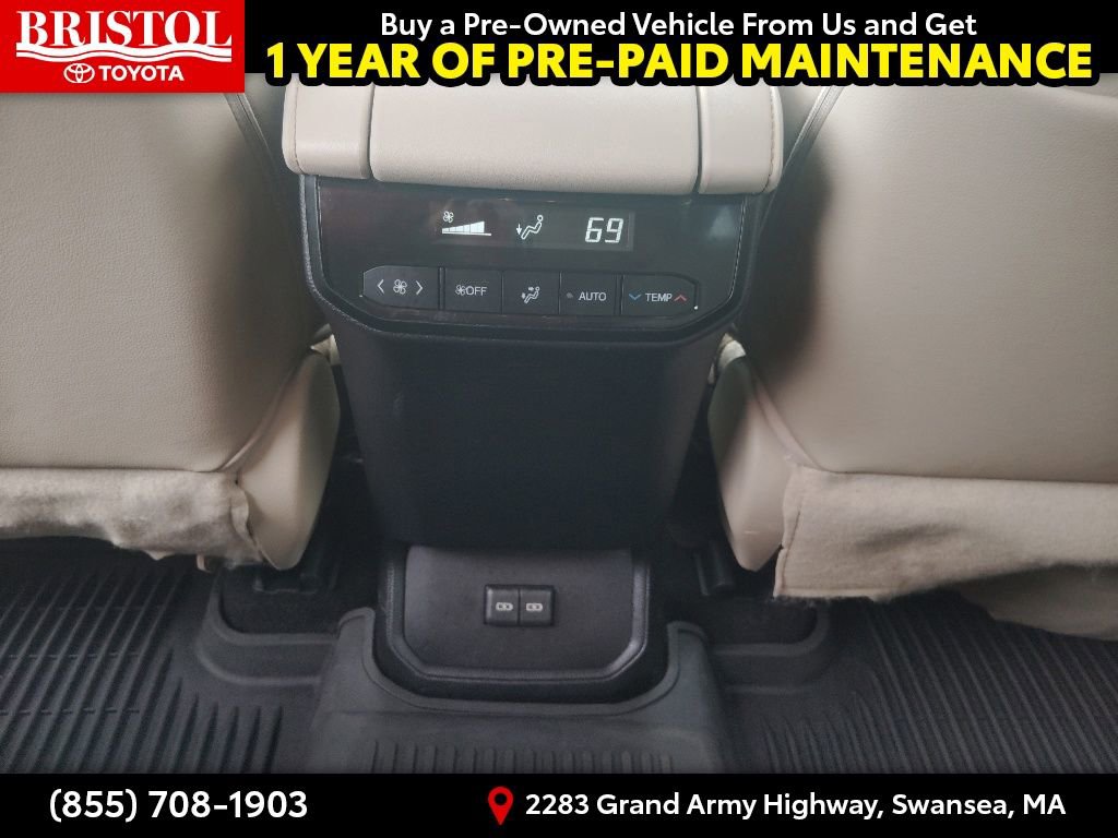 Used 2023 Toyota Highlander XLE AWD/4WD image 18