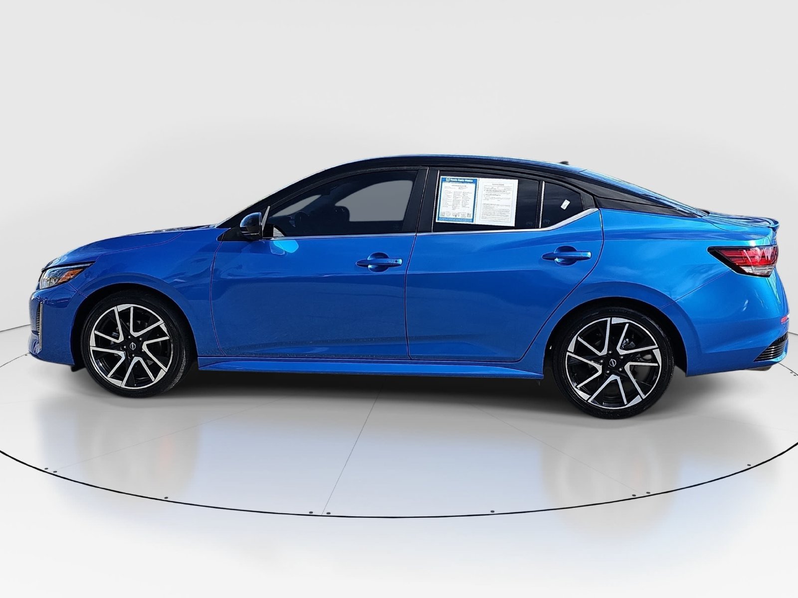 Used 2025 Nissan Sentra SR w/ SR Premium Package FWD image 8
