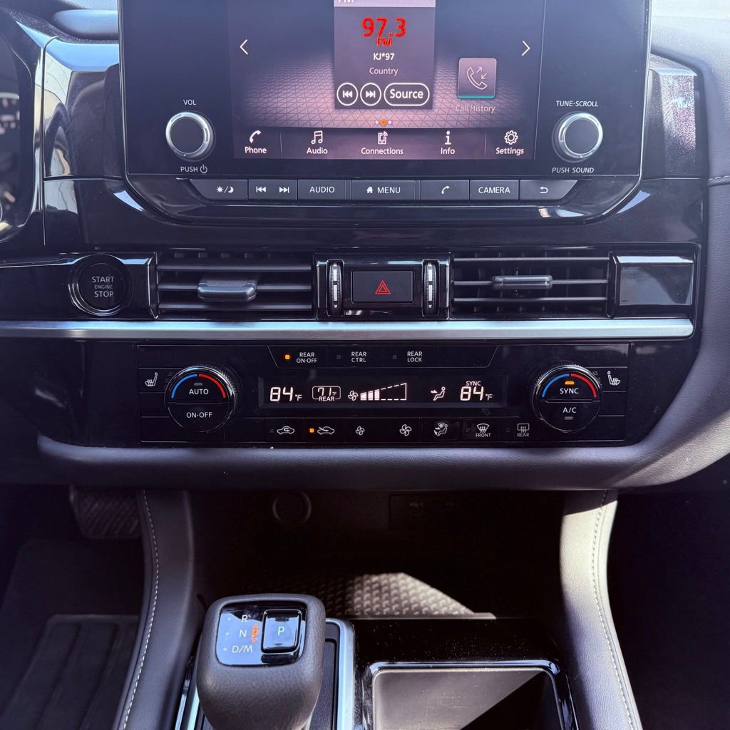 Used 2025 Nissan Pathfinder SV image 12