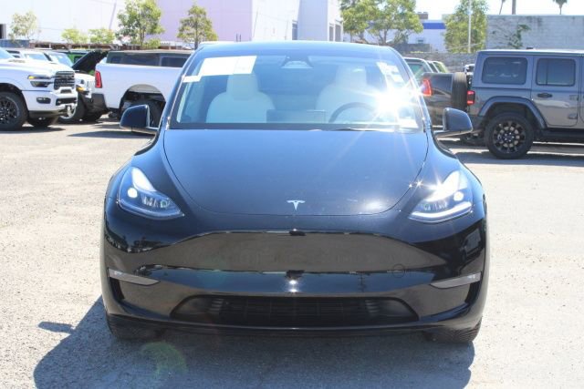 Used 2024 Tesla Model Y Long Range AWD/4WD image 2
