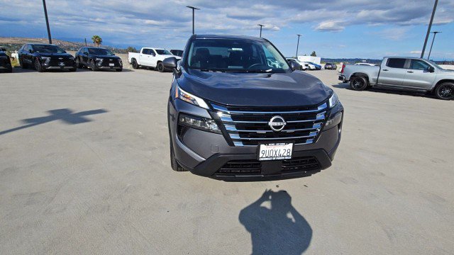 Used 2026 Nissan Rogue SV FWD image 3