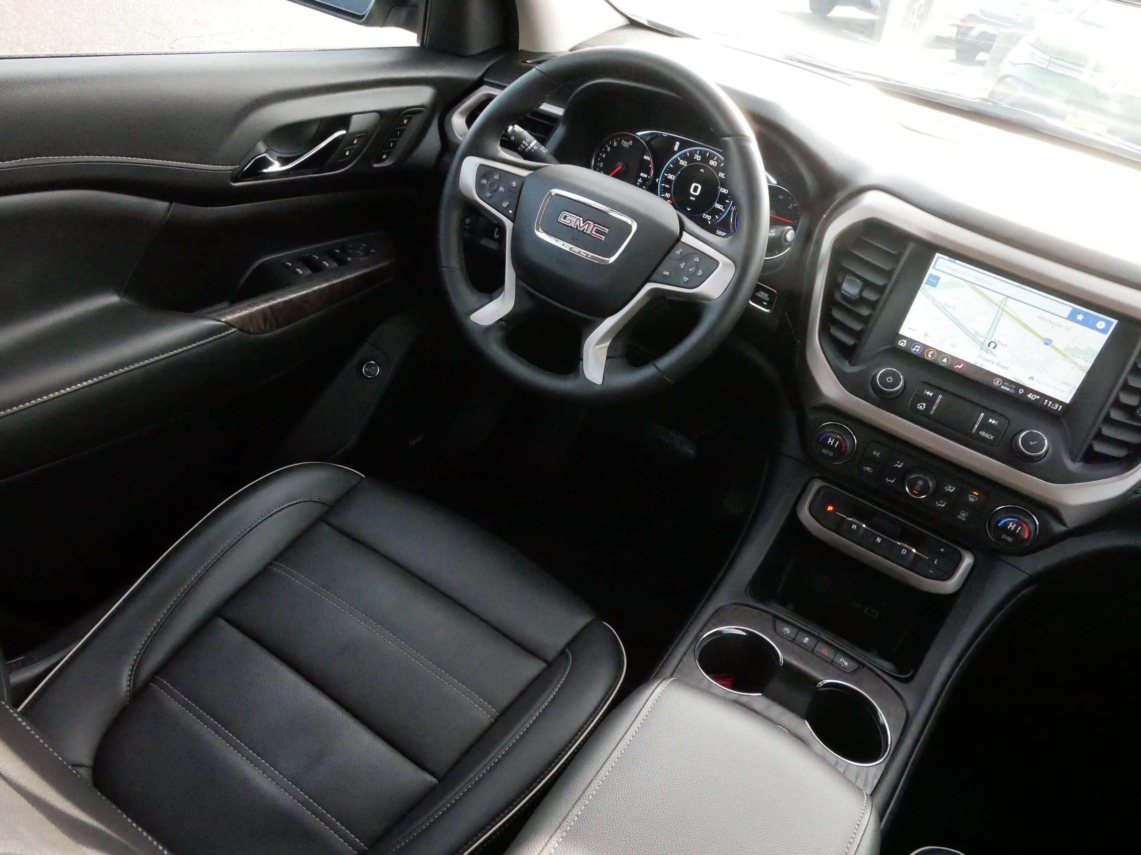 Used 2023 GMC Acadia Denali w/ Black Diamond Edition image 9