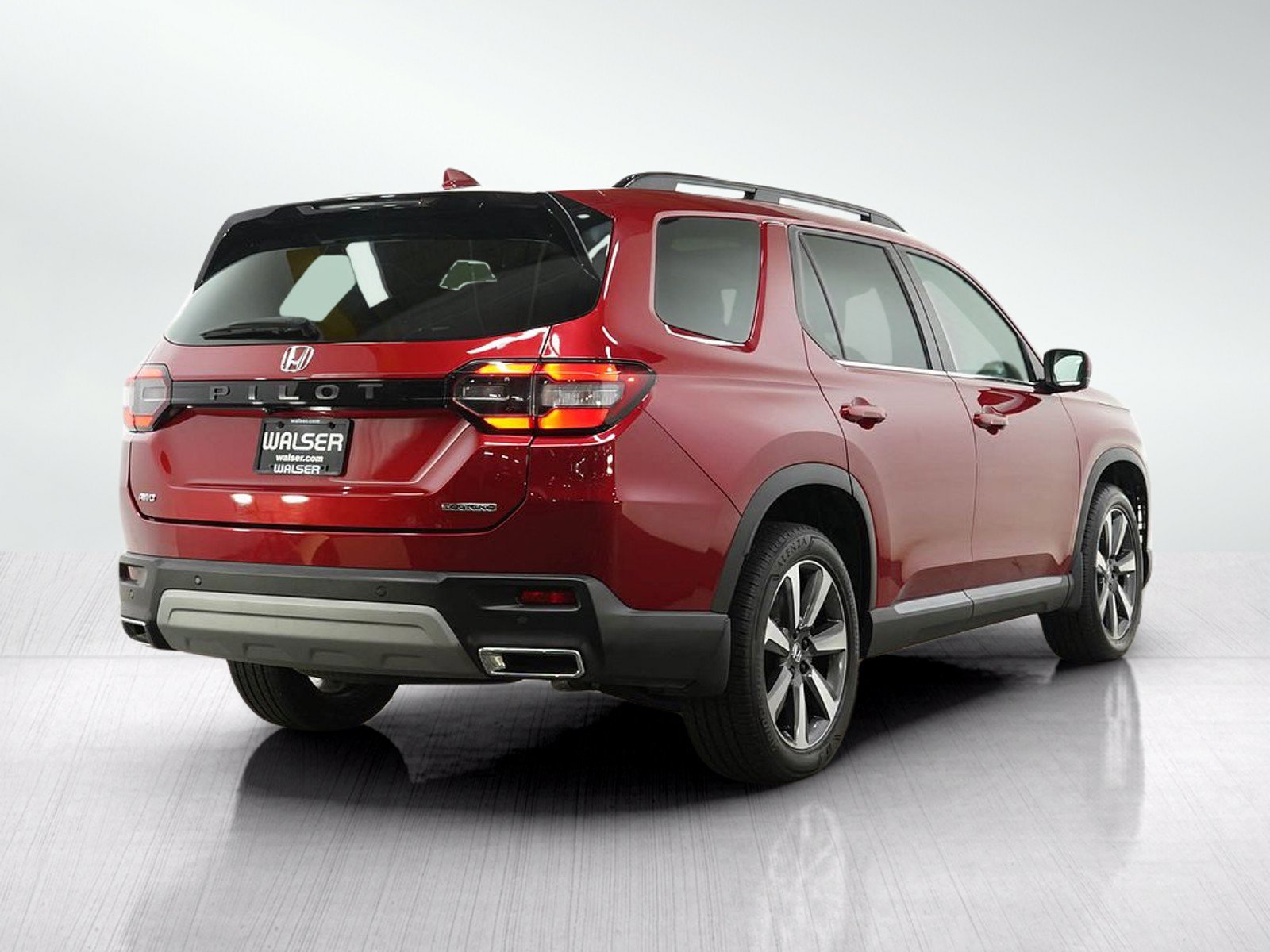 Used 2023 Honda Pilot Touring image 5