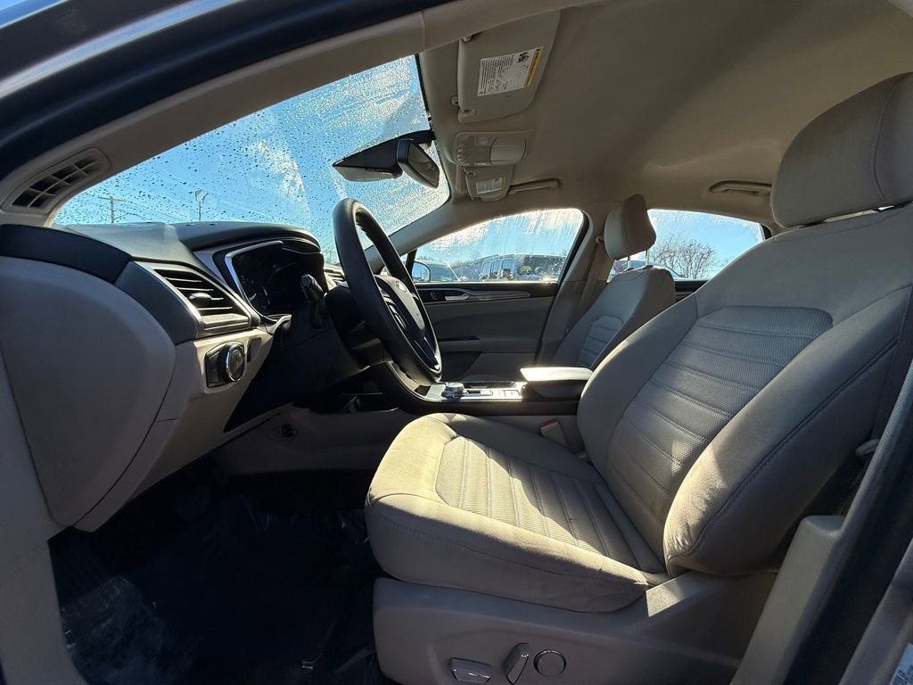 Used 2020 Ford Fusion SE image 22