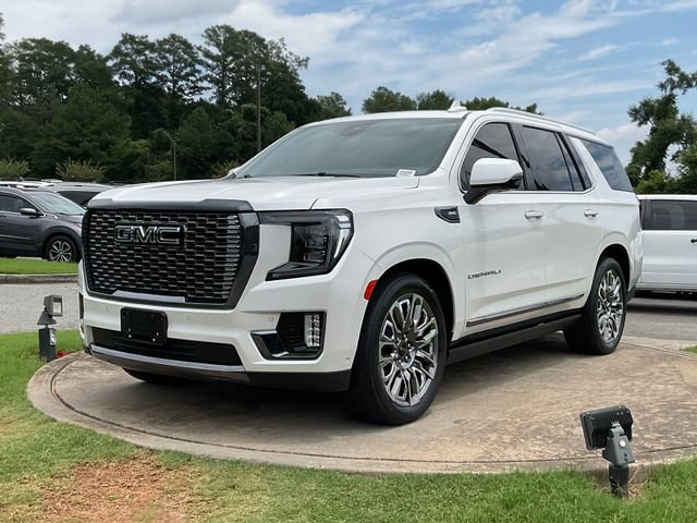 Used 2023 GMC Yukon Denali Ultimate AWD/4WD image 3