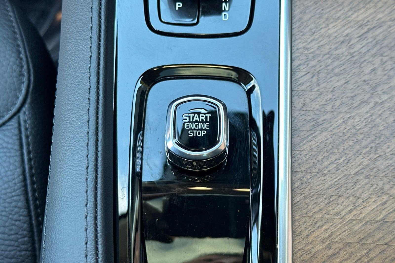 Certified 2025 Volvo XC90 B6 Plus image 26