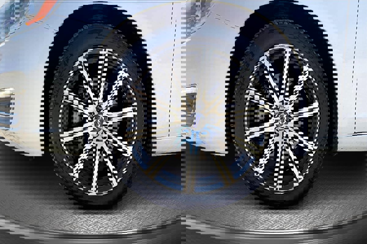 Used 2018 Volvo S60 T5 Inscription image 9