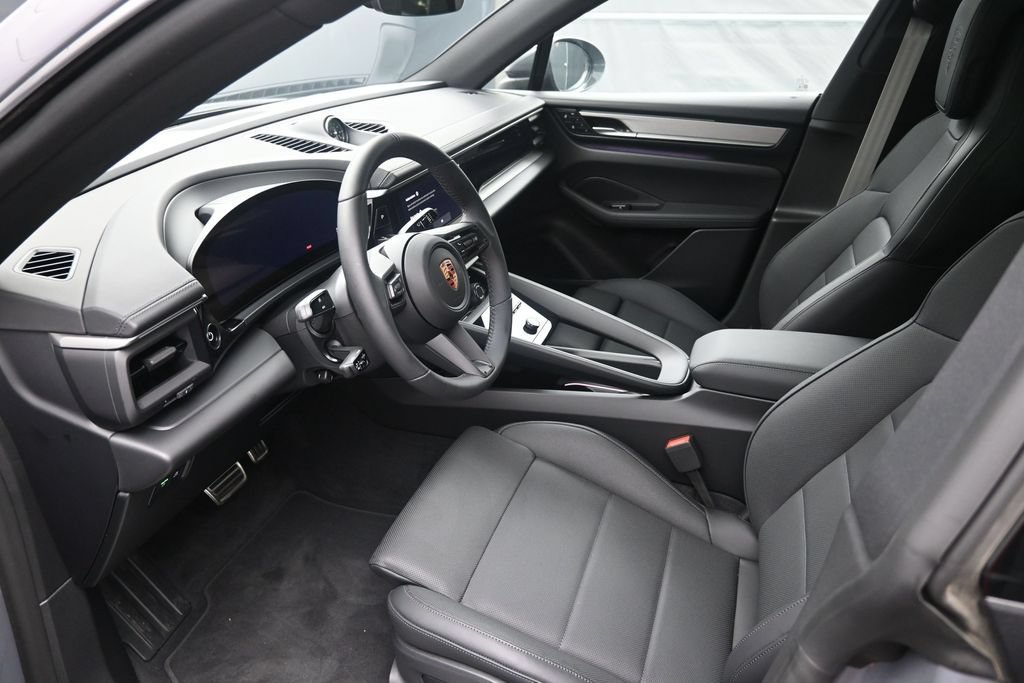 New 2025 Porsche Macan Electric RWD image 9