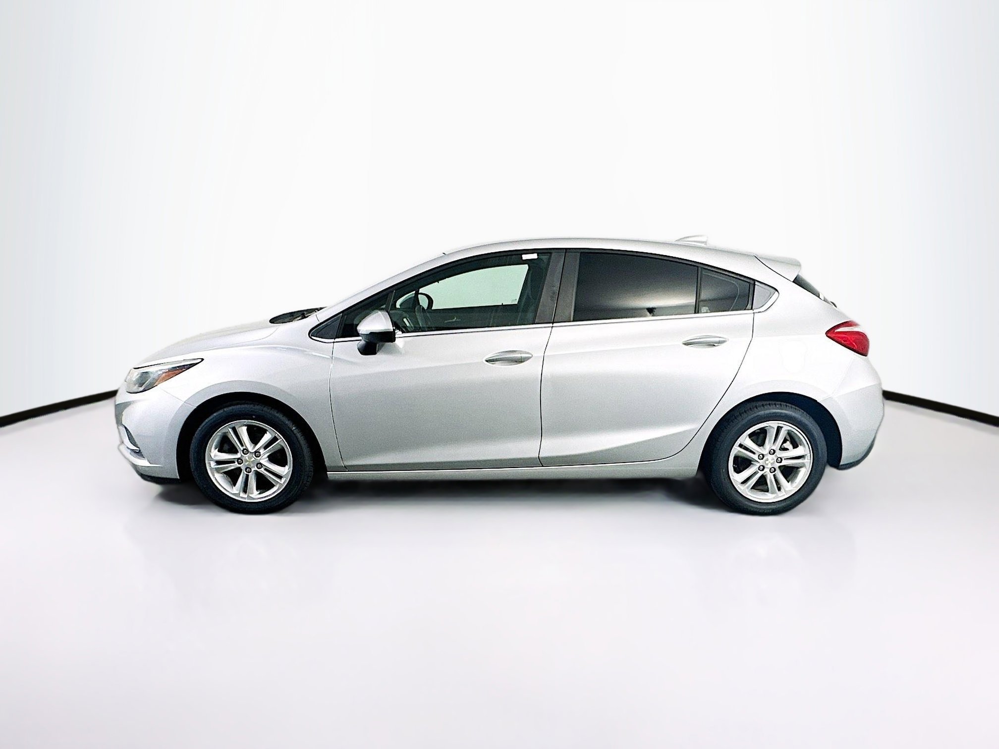 Used 2017 Chevrolet Cruze LT FWD image 4