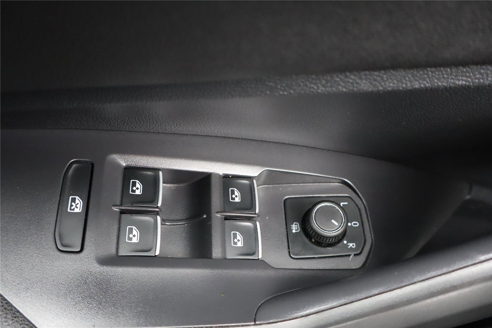 Used 2023 Volkswagen Jetta SE FWD image 14